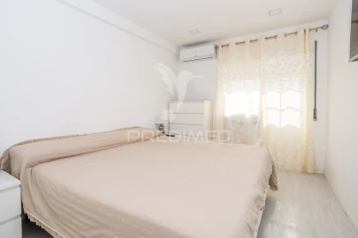Apartamento T2 para Venda em Laranjeiro e Feijó