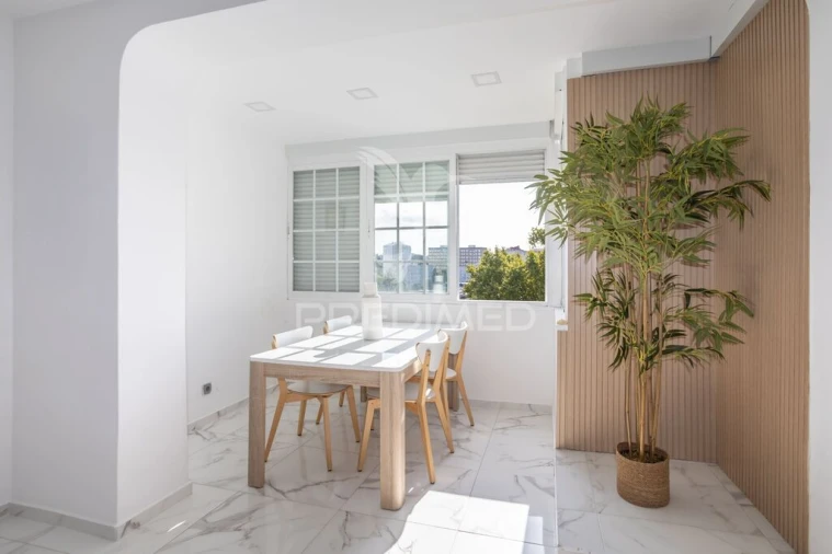 Apartamento T2 para Venda em Laranjeiro e Feijó Foto 3