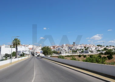 Moradia T4 para Venda em Estômbar e Parchal