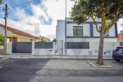 Moradia T3 para Venda em São Domingos de Rana