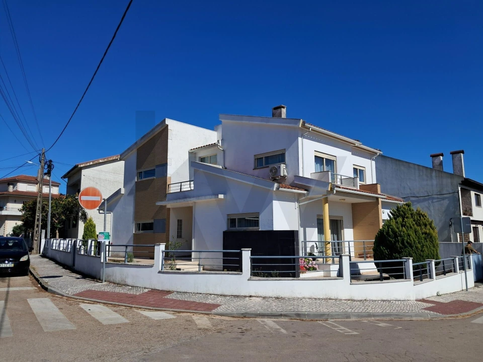 Moradia T4 para Venda em Avelar Foto 3