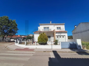 Moradia T4 para Venda em Avelar