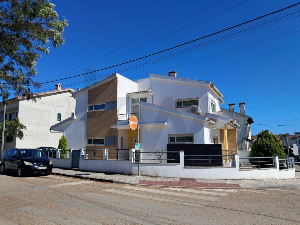 Moradia T4 para Venda em Avelar Foto 2