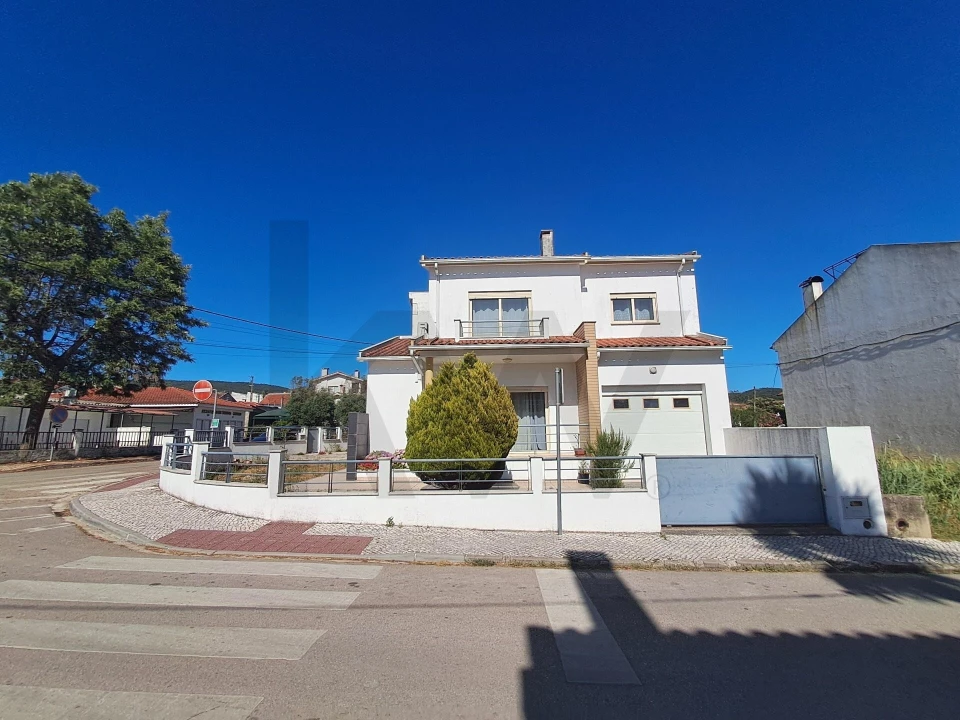 Moradia T4 para Venda em Avelar Foto 4