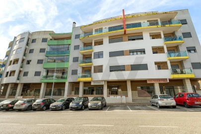 Loja para Arrendamento em Ramada e Caneças