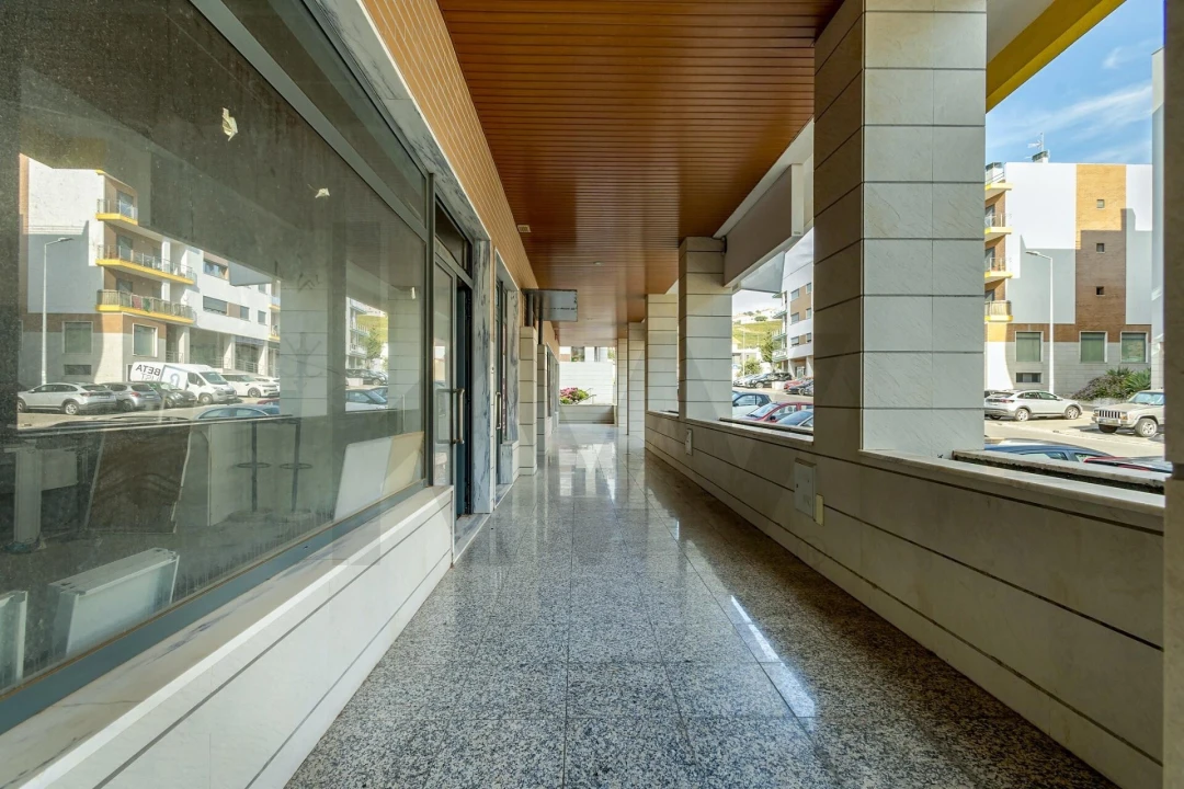 Loja para Arrendamento em Ramada e Caneças Foto 14