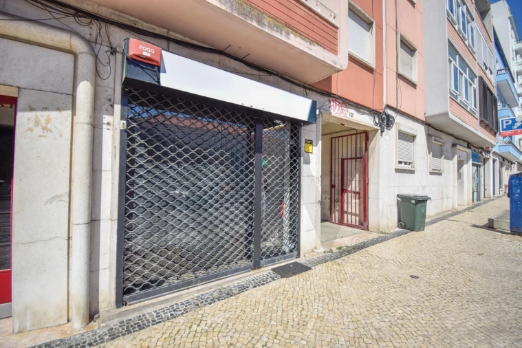 Prédio para Venda em Alvalade Foto 6