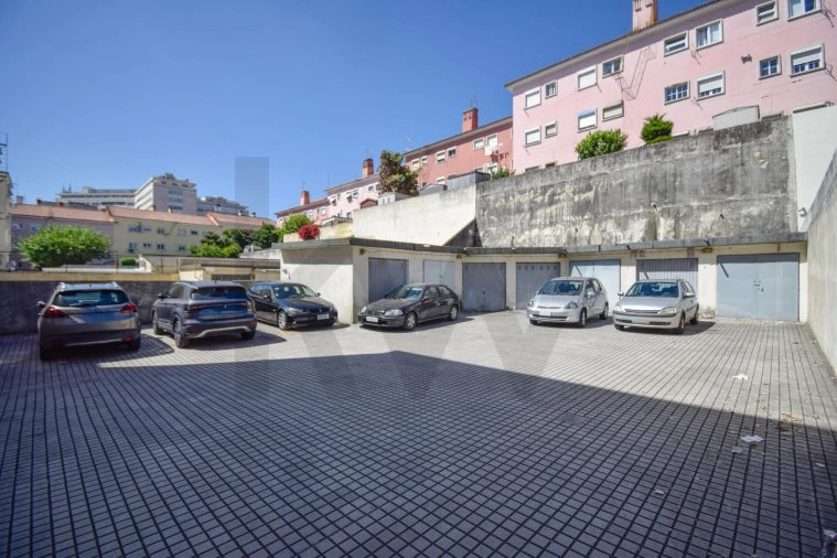 Prédio para Venda em Alvalade Foto 8