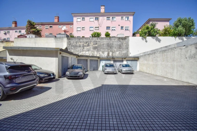 Prédio para Venda em Alvalade Foto 9