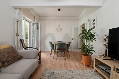 Apartamento T2 para Arrendamento em Alvalade
