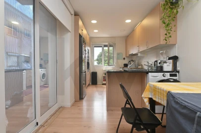 Apartamento T2 para Arrendamento em Alvalade