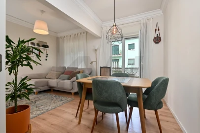 Apartamento T2 para Arrendamento em Alvalade