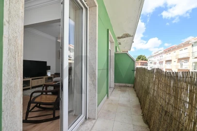 Apartamento T2 para Arrendamento em Alvalade