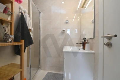Apartamento T2 para Arrendamento em Alvalade