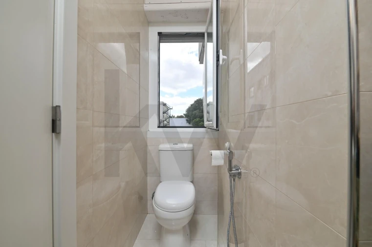 Apartamento T2 para Arrendamento em Alvalade Foto 19