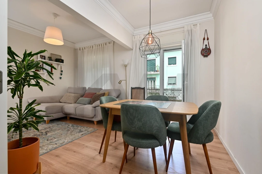 Apartamento T2 para Arrendamento em Alvalade Foto 1