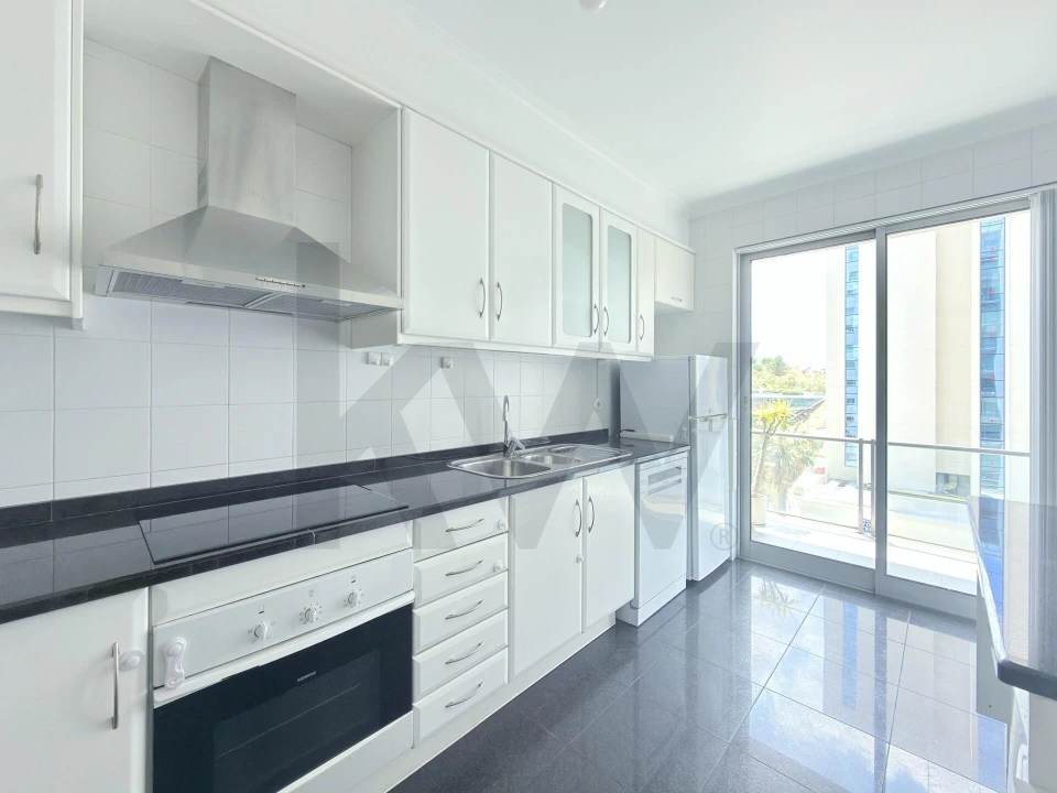 Apartamento T2 para Arrendamento em Campolide Foto 13