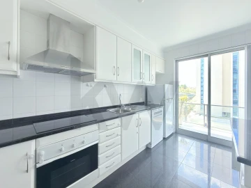Apartamento T2 para Arrendamento em Campolide