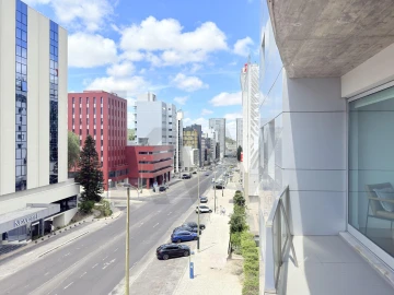 Apartamento T2 para Arrendamento em Campolide