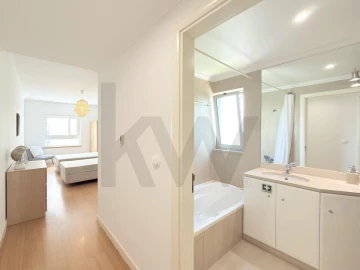 Apartamento T2 para Arrendamento em Campolide