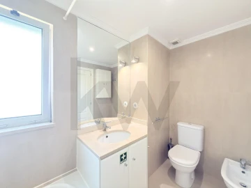 Apartamento T2 para Arrendamento em Campolide