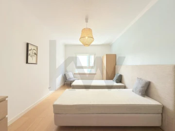 Apartamento T2 para Arrendamento em Campolide