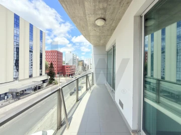 Apartamento T2 para Arrendamento em Campolide