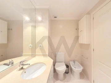 Apartamento T2 para Arrendamento em Campolide