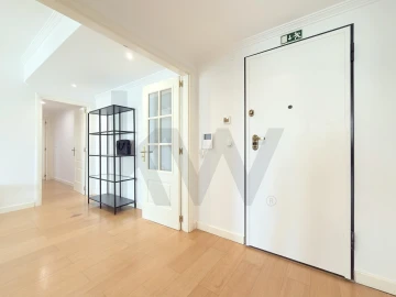 Apartamento T2 para Arrendamento em Campolide