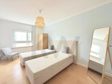 Apartamento T2 para Arrendamento em Campolide