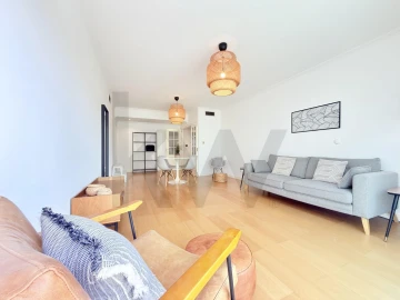 Apartamento T2 para Arrendamento em Campolide
