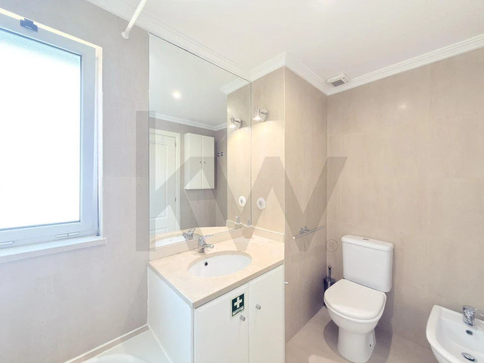 Apartamento T2 para Arrendamento em Campolide Foto 31