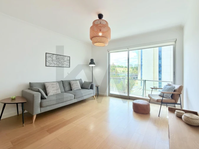 Apartamento T2 para Arrendamento em Campolide Foto 2