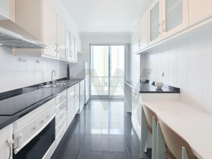 Apartamento T2 para Arrendamento em Campolide Foto 12