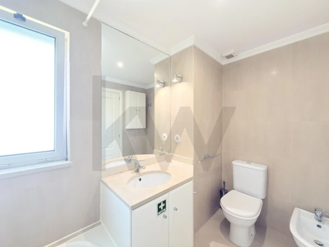Apartamento T2 para Arrendamento em Campolide Foto 31