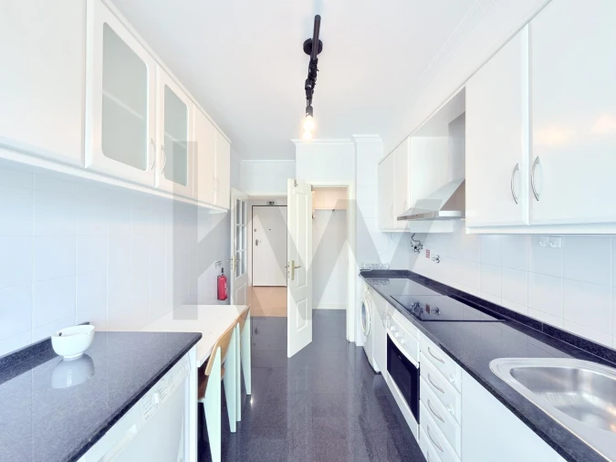 Apartamento T2 para Arrendamento em Campolide Foto 16