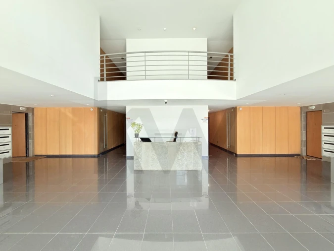 Apartamento T2 para Arrendamento em Campolide Foto 41
