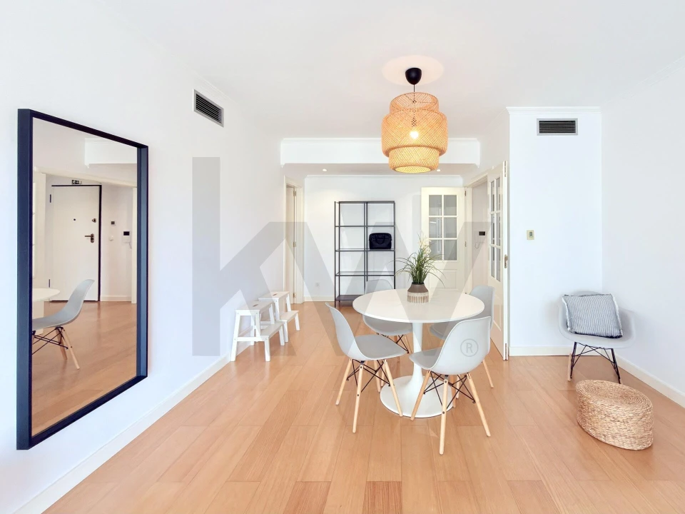 Apartamento T2 para Arrendamento em Campolide Foto 9