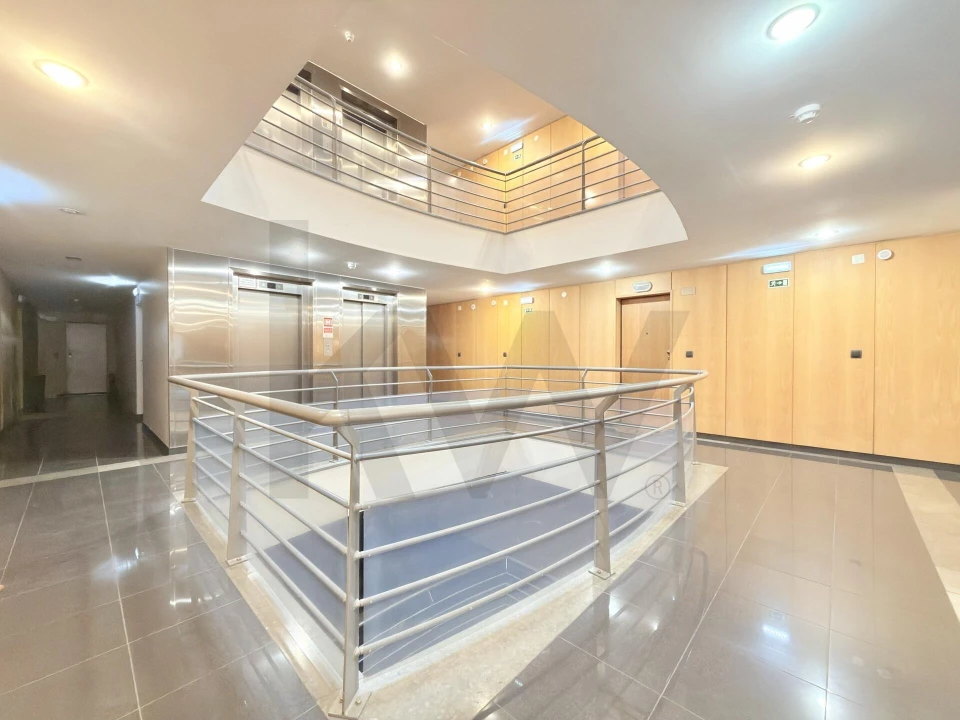 Apartamento T2 para Arrendamento em Campolide Foto 36