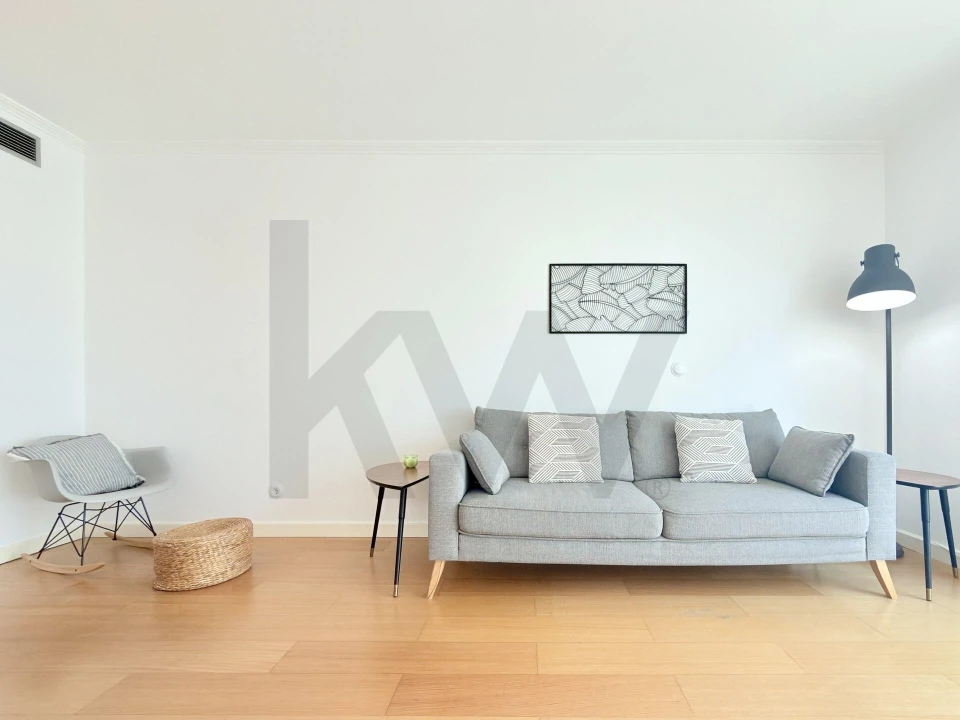 Apartamento T2 para Arrendamento em Campolide Foto 7