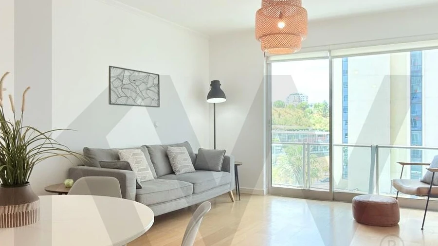 Apartamento T2 para Arrendamento em Campolide