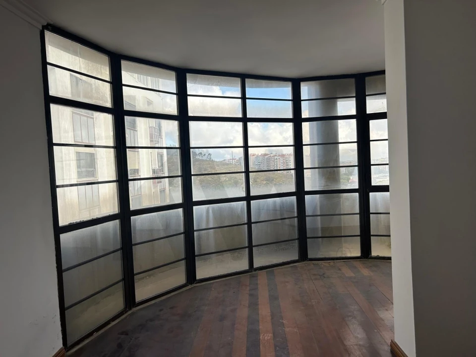 Apartamento T5 para Venda em Algueirão-Mem Martins Foto 17