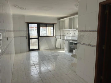 Apartamento T5 para Venda em Algueirão-Mem Martins