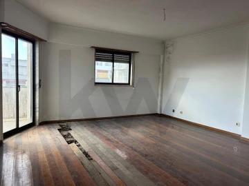 Apartamento T5 para Venda em Algueirão-Mem Martins