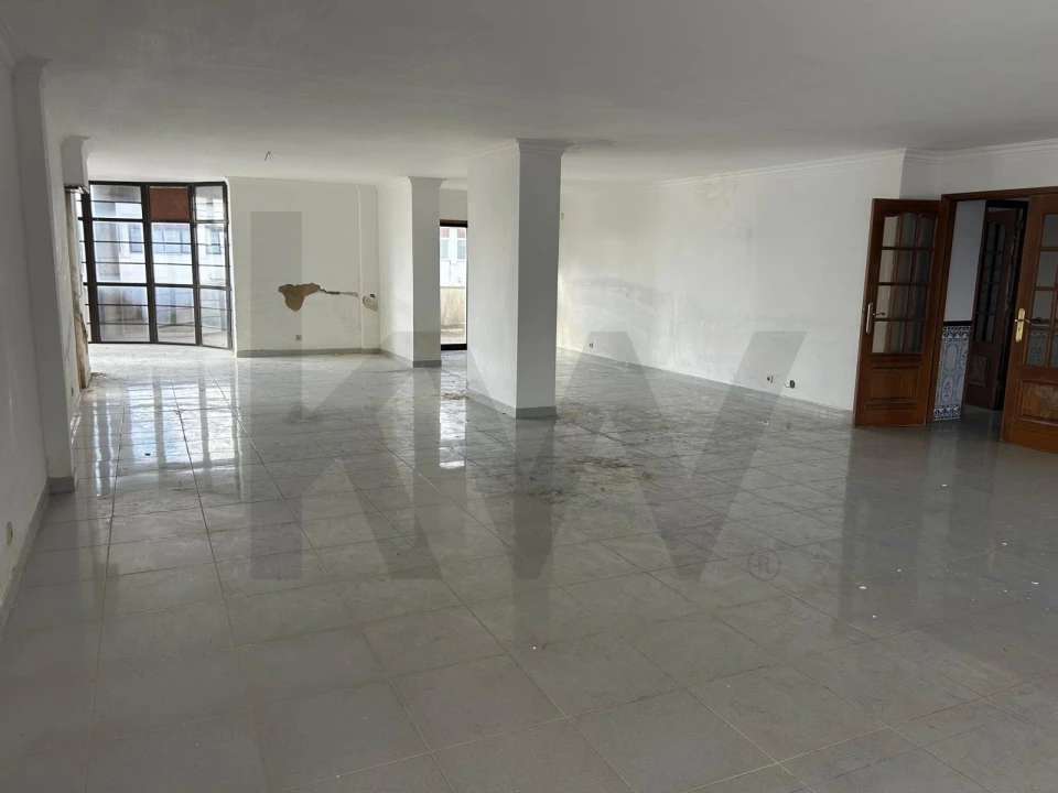 Apartamento T5 para Venda em Algueirão-Mem Martins Foto 3