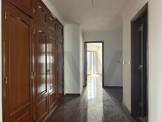 Apartamento T5 para Venda em Algueirão-Mem Martins Foto 39