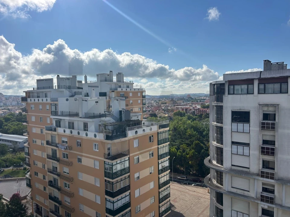 Apartamento T5 para Venda em Algueirão-Mem Martins Foto 13