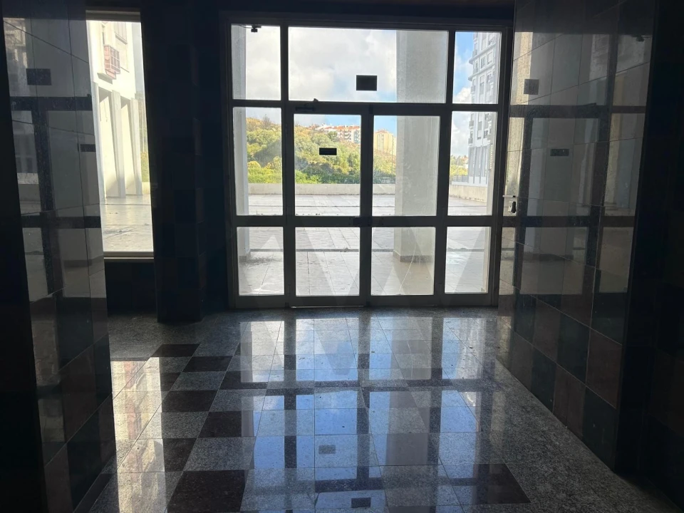 Apartamento T5 para Venda em Algueirão-Mem Martins Foto 38