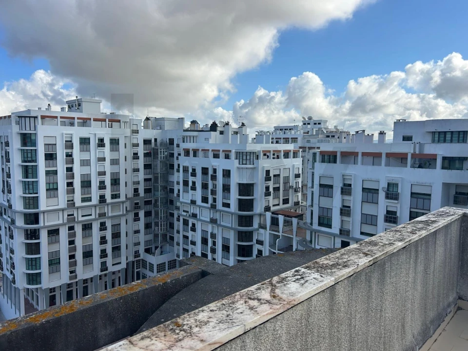 Apartamento T5 para Venda em Algueirão-Mem Martins Foto 27
