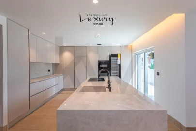 Apartamento T4 para Venda em Carcavelos e Parede